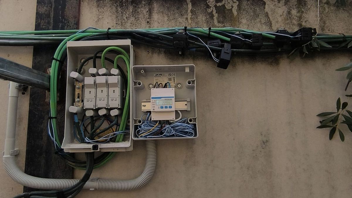 Cuadro eléctrico instalado por electricistas en Dos Hermanas