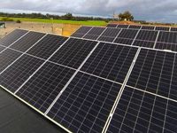 Autoconsumo solar aislado con baterías en cortijo de Sevilla